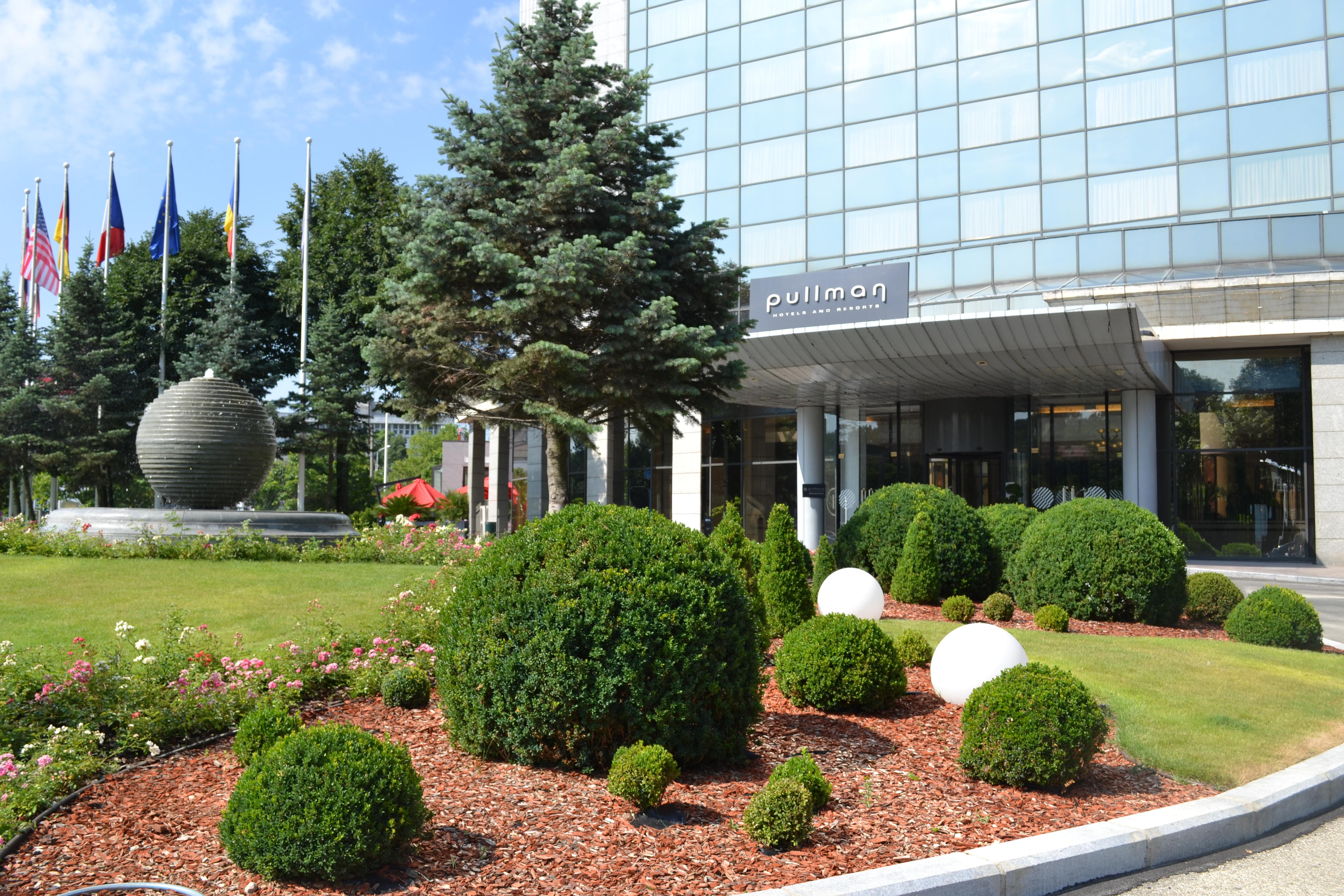 Pullman Bucharest World Trade Center Hotel Exterior foto