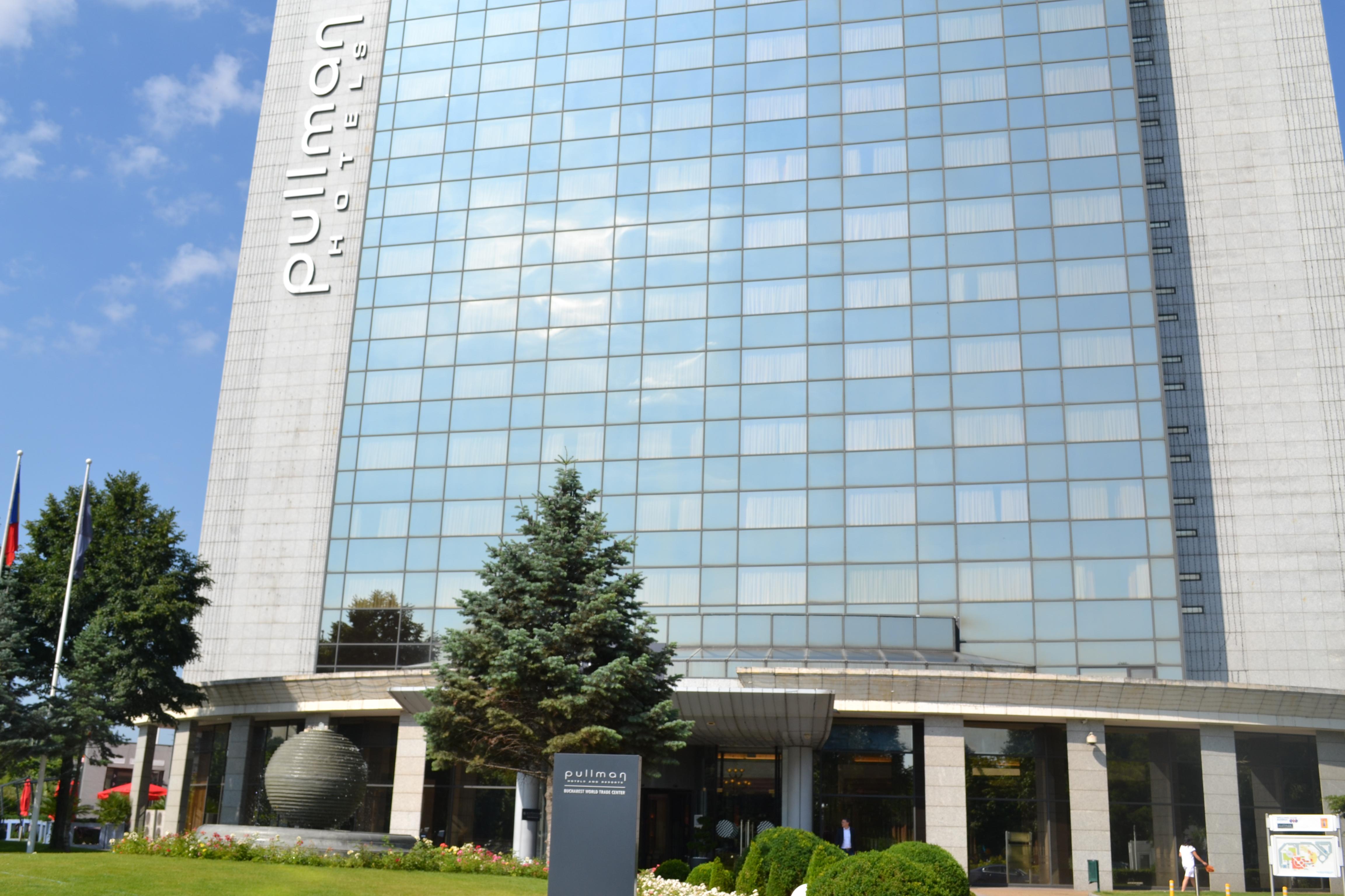 Pullman Bucharest World Trade Center Hotel Exterior foto