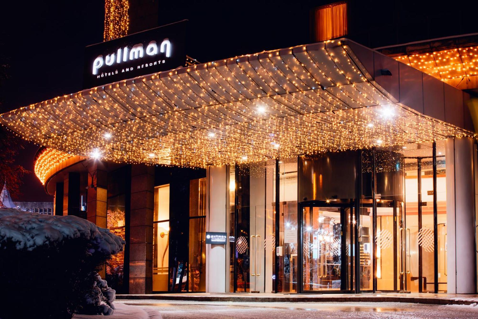 Pullman Bucharest World Trade Center Hotel Exterior foto