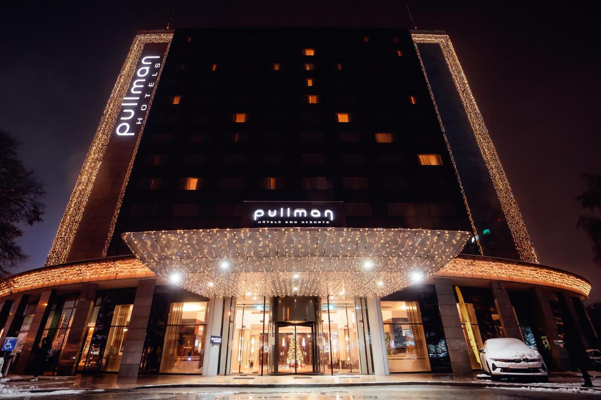 Pullman Bucharest World Trade Center Hotel Exterior foto